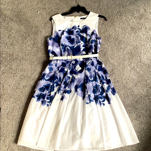 Tommy Hilfiger Dresses & Skirts - Tommy Hilfiger summer flowy dress with belt